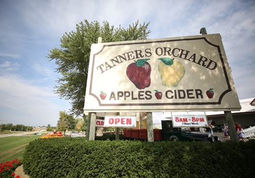 The sign outside of Tanners Orchard